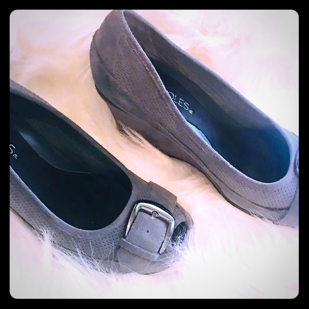Aerosoles Suede Wedge Gray Size 6 1/2